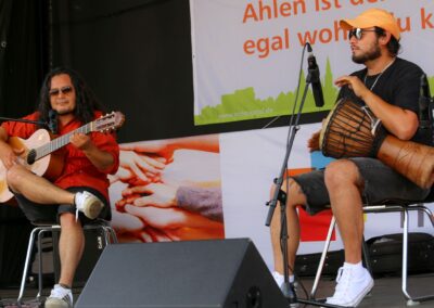 Bild zeigt: Das Duo Chile auf der Bühne