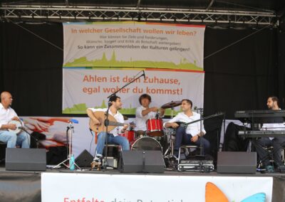 Bild zeigt: Musikgruppe Salonmusik auf der Bühne