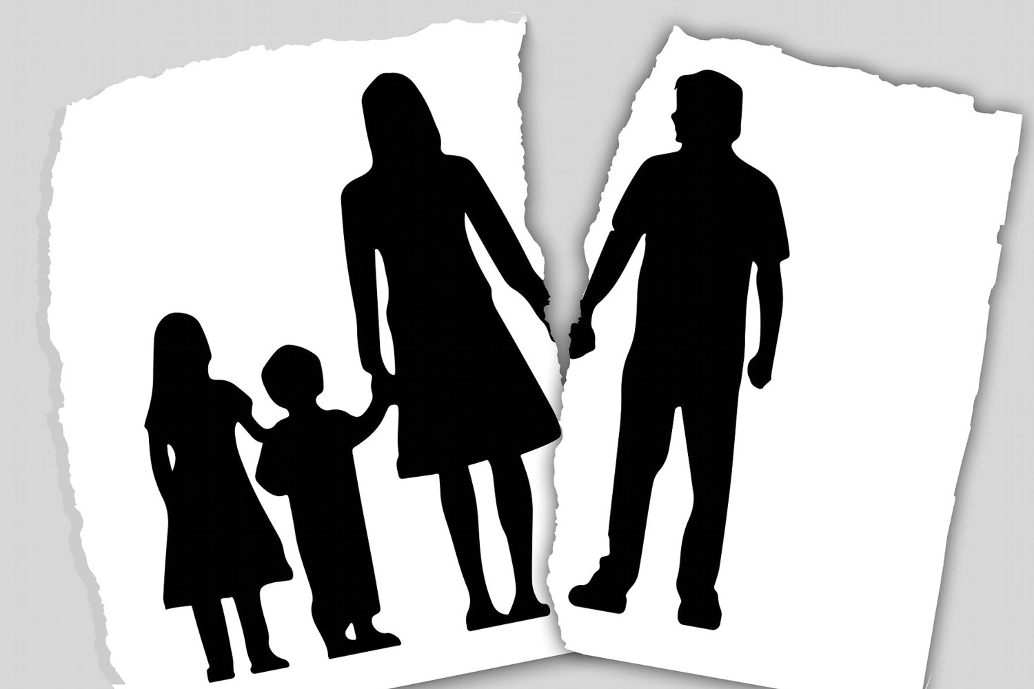 Bild zeigt: Foto einer Familie in schwarzweiß mit Riss