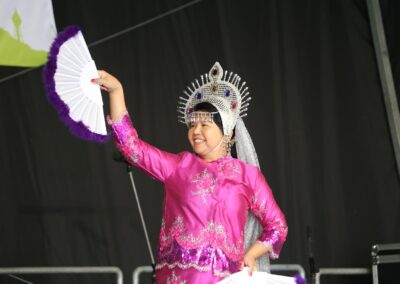 Bild zeigt: Philippinische Tänzerin auf der Bühne
